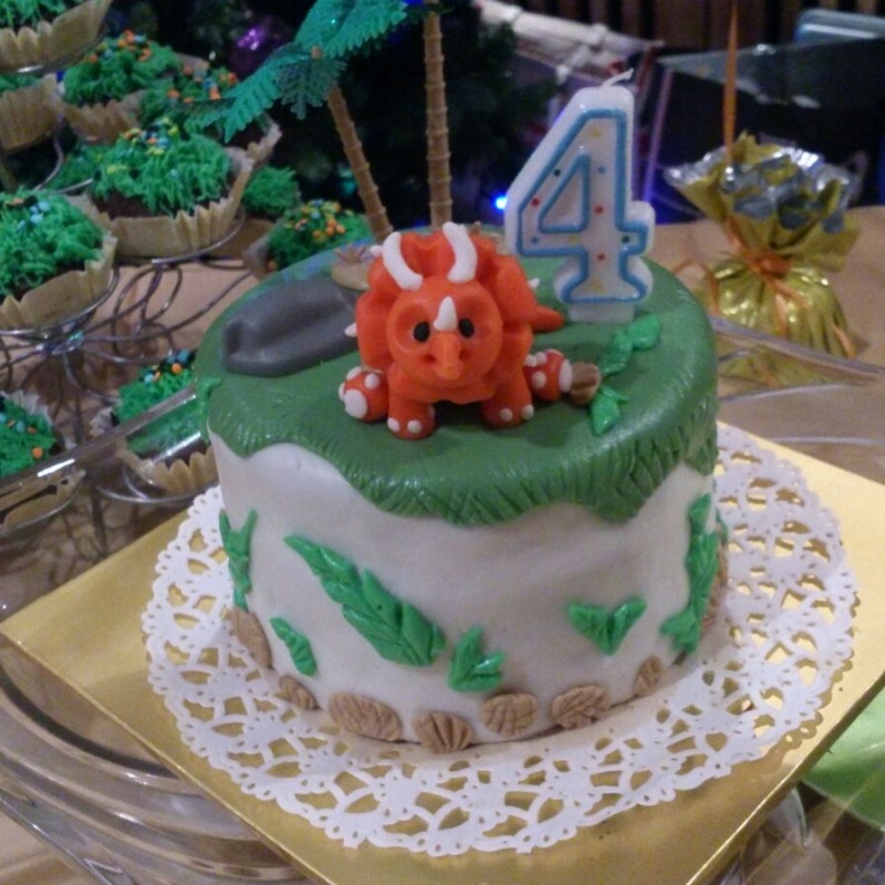 Sugar art mountain trail birthday cake - Atelier Eleni